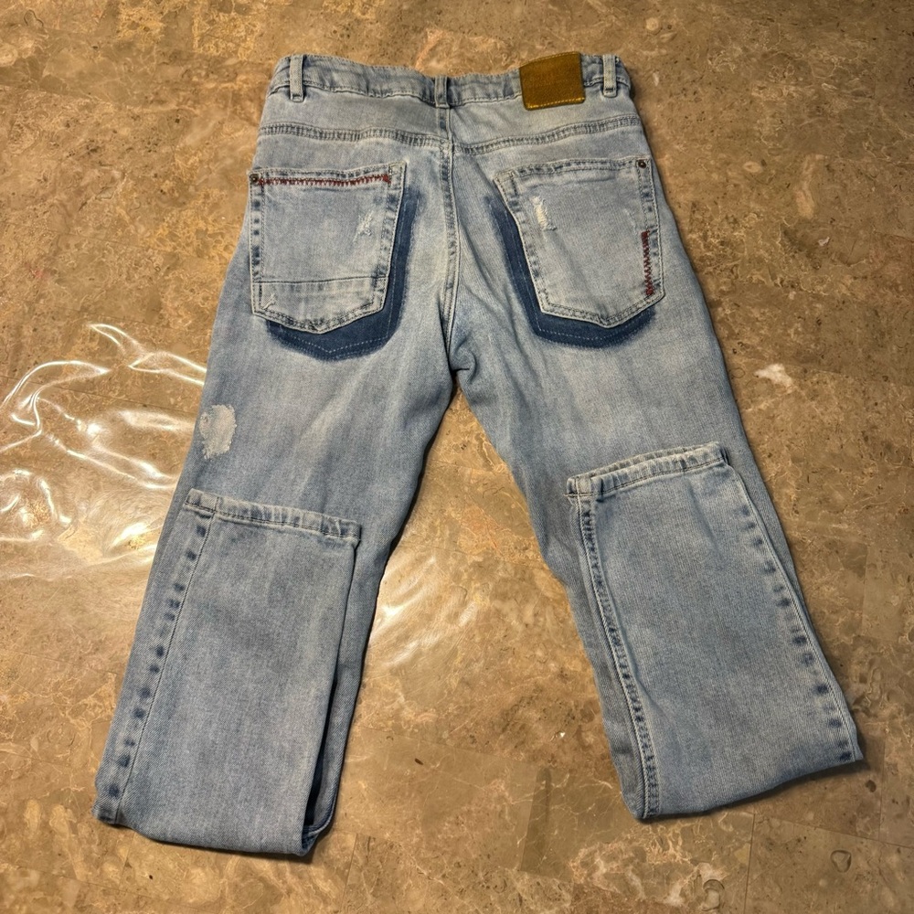 Zara boys blue denim jeans size 10
Like new condition 
Adjustable waist - Picture 6 of 8